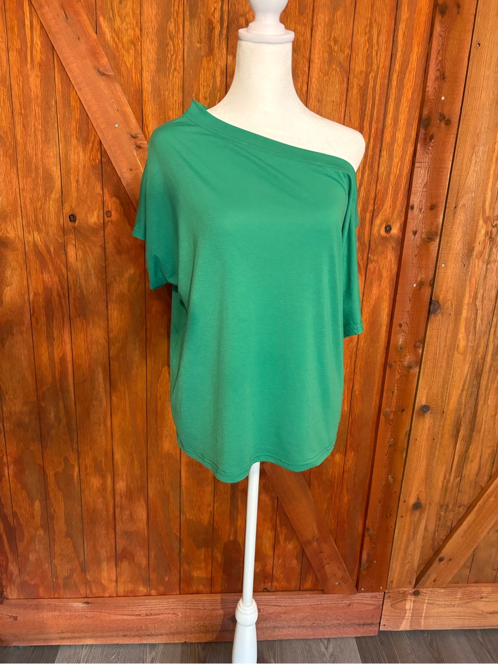 Off-Shoulder Relaxed Tee - Green